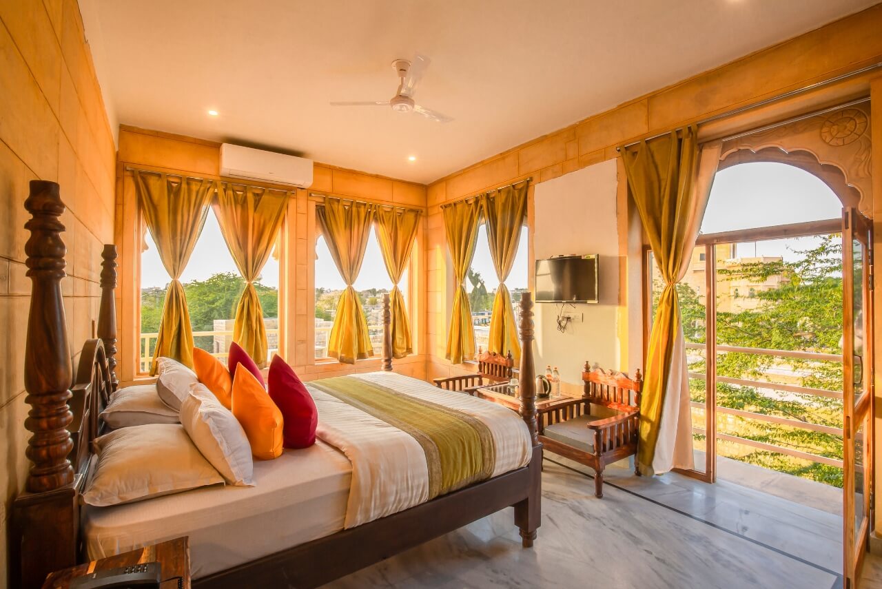 deluxe double room with Jaisalmer desert view